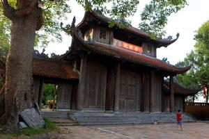 Ngôi chùa nổi tiếng với những pho tượng đất nung
