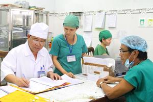 Chất lượng nguồn nhân lực y tế chưa đồng đều