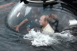 Tổng thống Nga Putin lặn xuống Biển Đen khám phá tàu đắm