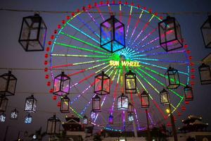 Con đường rực rỡ đèn lồng kỷ lục tại Asia Park Đà Nẵng