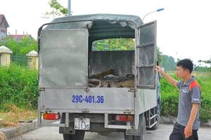 Vi phạm giờ lưu thông, xe tải lộ tẩy hơn 1 tấn da trâu, bò thối