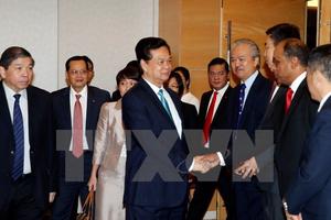 Thủ tướng Nguyễn Tấn Dũng dự tọa đàm với các doanh nghiệp Singapore