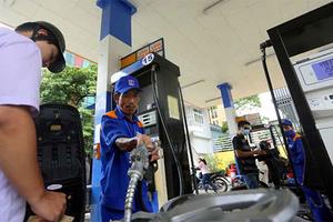 Giá xăng giảm thấp, Petrolimex tiếp tục lãi khủng