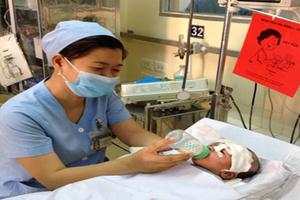 Bé sơ sinh bị đâm xuyên sọ hồi phục, sắp xuất viện