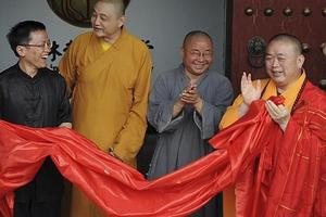 Đề nghị điều tra nghi án sư phụ Thiếu Lâm Tự "thông dâm"