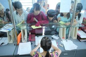 Cuộc đua xét tuyển vào đại học ngày càng căng thẳng trước giờ G