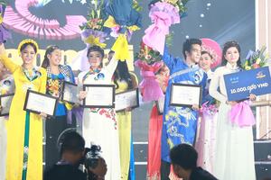 Gay cấn đêm nhạc Dân gian Sao Mai 2015