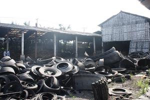 Dân “nghẹt thở” vì lò chưng cất dầu chui