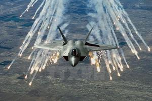 Mỹ lần đầu tiên triển khai máy bay chiến đấu F-22 tại châu Âu