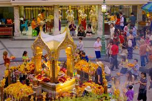 Huyền thoại ngôi đền Erawan bị đánh bom ở Bangkok