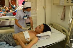 Can ngăn đánh nhau, một thanh niên bị đâm thủng tim