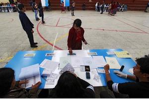 Phẫn nộ với tham nhũng, Guatemala chọn tổng thống mới