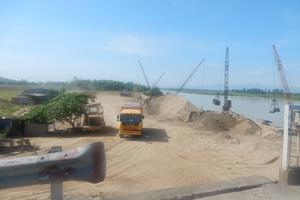 Khai thác, tập kết cát không giấy phép ở Nghệ An: Bài toán không lời giải