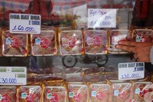 Ngã ngửa với bánh trung thu "mua 1 tặng 4" ở Sài Gòn