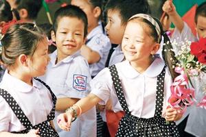 Nghịch lý: Bảo hiểm y tế cao hơn học phí