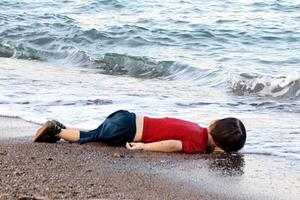Tác giả "hóa đá" khi chụp bức ảnh thi thể bé trai người Syria