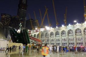 Vụ sập cần cẩu ở thánh địa Mecca đã làm hơn 100 người chết