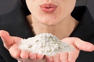 Thủ đoạn thôi miên người bằng bột bí ẩn để cướp ở châu Âu