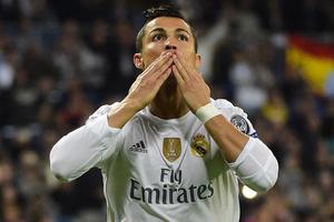 Ronaldo rời Real, M.U vác 90 triệu bảng đi chiêu dụ