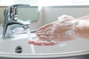 Xà phòng rửa tay kháng khuẩn không có tác dụng như quảng cáo