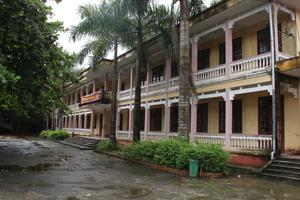 Thắc mắc về khoản thu, phụ huynh bị nêu tên trước toàn trường