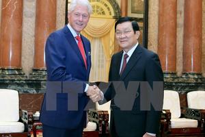 Chủ tịch nước Trương Tấn Sang gặp cựu Tổng thống Hoa Kỳ Clinton
