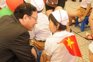 Lãnh đạo khai giảng ở đâu?