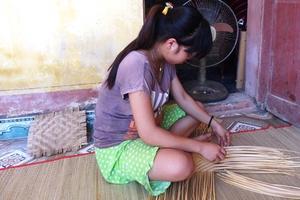 Chủ tịch MTTQ xã khiến nữ sinh mang bầu