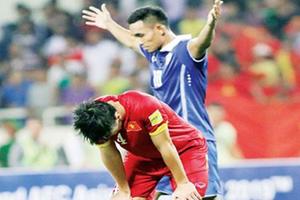 Bầu Đức lại 'tấn công' HLV Toshiya Miura