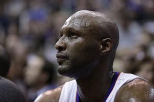 Cựu ngôi sao NBA bất tỉnh tại nhà chứa do thuốc thay thế Viagra