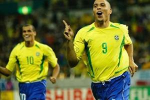 Rộ tin Ronaldo, Rivaldo sang Việt Nam đá giao hữu?