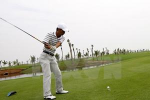 Đi chơi golf trong giờ làm việc, một Phó Thị trưởng bị mất chức