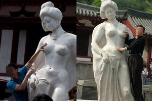 Kêu gọi khách du lịch không sờ ngực tượng 'tứ đại mỹ nhân'