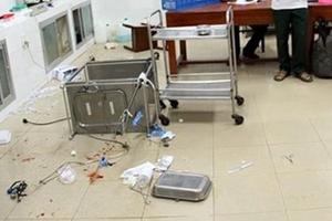 Truy sát, chém gục đối thủ ngay tại phòng cấp cứu của bệnh viện