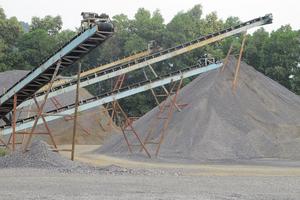 Dân quây mỏ đá vì ô nhiễm