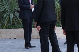 Mèo 'đột nhập' hội nghị G20, chiếm sân khấu nguyên thủ
