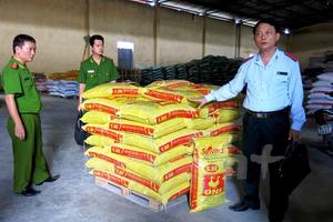 Phát hiện hàng trăm tấn thức ăn chăn nuôi chứa chất cấm gây ung thư