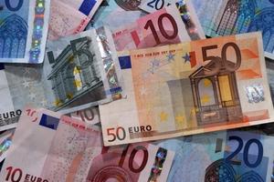 Liên minh châu Âu chi lãng phí hơn 6 tỷ euro trong năm 2014 