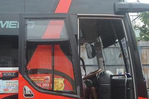 Giang hồ chặn đường chém bể kính xe khách