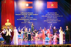 Việt Nam mít tinh kỷ niệm 40 năm Quốc khánh CHDCND Lào
