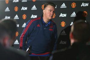 Van Gaal trút giận lên truyền thông, bỏ ngang họp báo