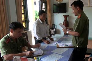 Chủ tịch xã khai nhiều tuổi hơn mẹ để nhận huân chương