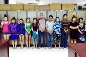 Tiền mất tật mang cho các "ông Tây" khi muốn "thư giãn" tại Sài Gòn