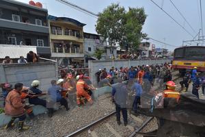 Indonesia: Tàu hỏa và xe buýt đâm nhau, 16 người thiệt mạng
