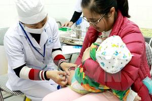 Tiêm vắcxin dịch vụ qua “cò”: Phụ huynh đang “gửi trứng cho ác”