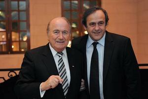 Chủ tịch FIFA và UEFA đối mặt án phạt cấm hoạt động bóng đá 7 năm
