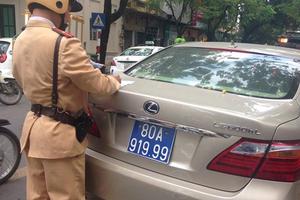Hà Nội: Tạm giữ xe Lexus nghi ngờ mang biển xanh 80A-919.99 giả 
