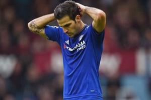 HLV Hiddink gặp riêng Fabregas để 'dằn mặt'