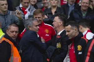 Mou tuyên bố "đanh thép", Van Gaal run
