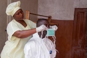 Bệnh nhân Ebola gặp nhiều biến chứng sau khi khỏi bệnh